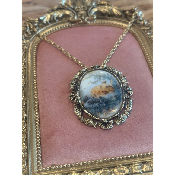 Vintage Hand Painted Swinging Lady Gold Tone Cameo‎ Necklace - Picture 2 of 6